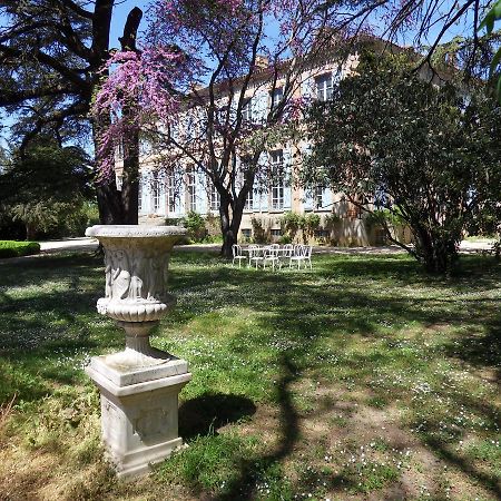 Chateau De Clermont-Saves Bed & Breakfast L'Isle-Jourdain  Exterior photo