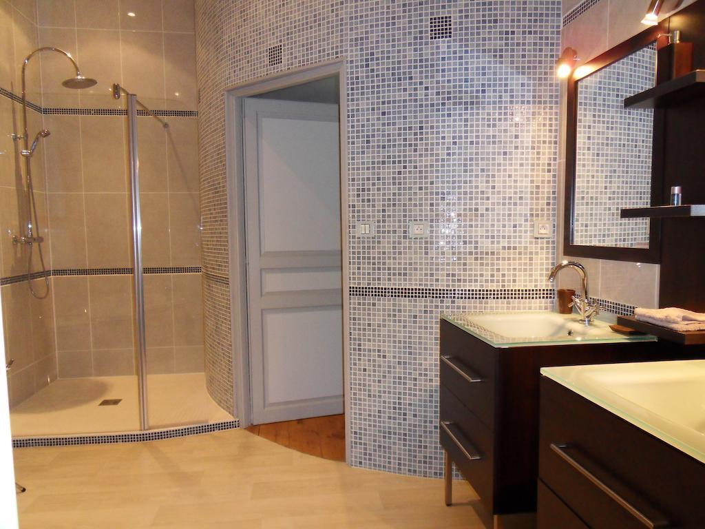 Chateau De Clermont-Saves Bed & Breakfast L'Isle-Jourdain  Room photo