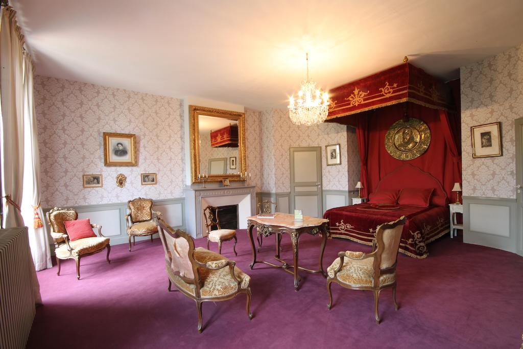 Chateau De Clermont-Saves Bed & Breakfast L'Isle-Jourdain  Room photo