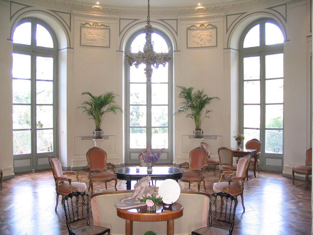 Chateau De Clermont-Saves Bed & Breakfast L'Isle-Jourdain  Exterior photo